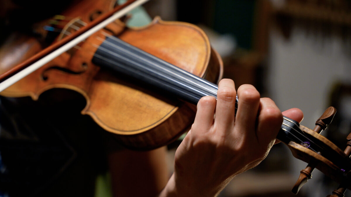 high-quality custom violin maker