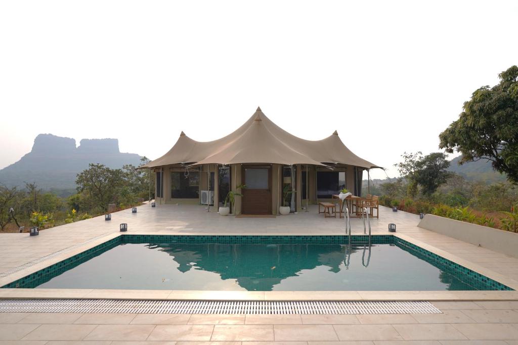 Villa with Swimming Pool in Lonavala