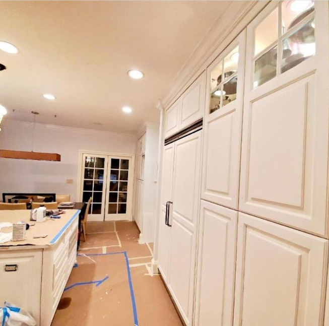 White gloss wall finish