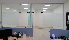 Frameless glass partitions