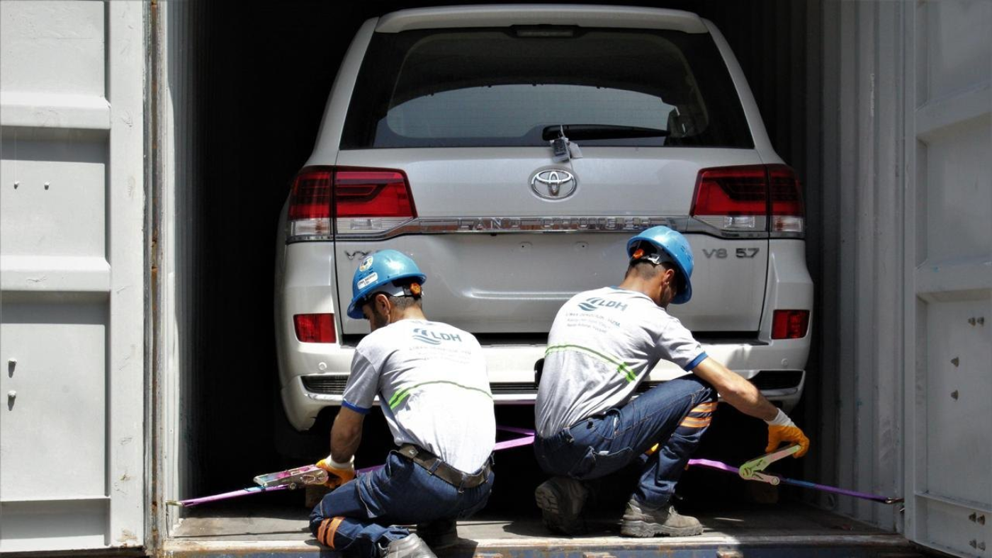Vehicle lashing in Duba