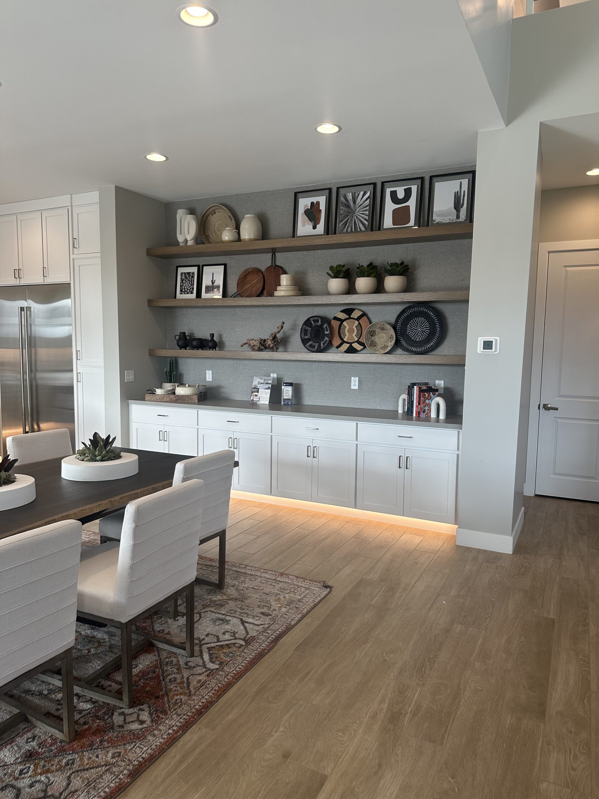 Kitchen Cabinets Show Low: Custom Cabinet Solutions for Beautiful and Functional Kitchens